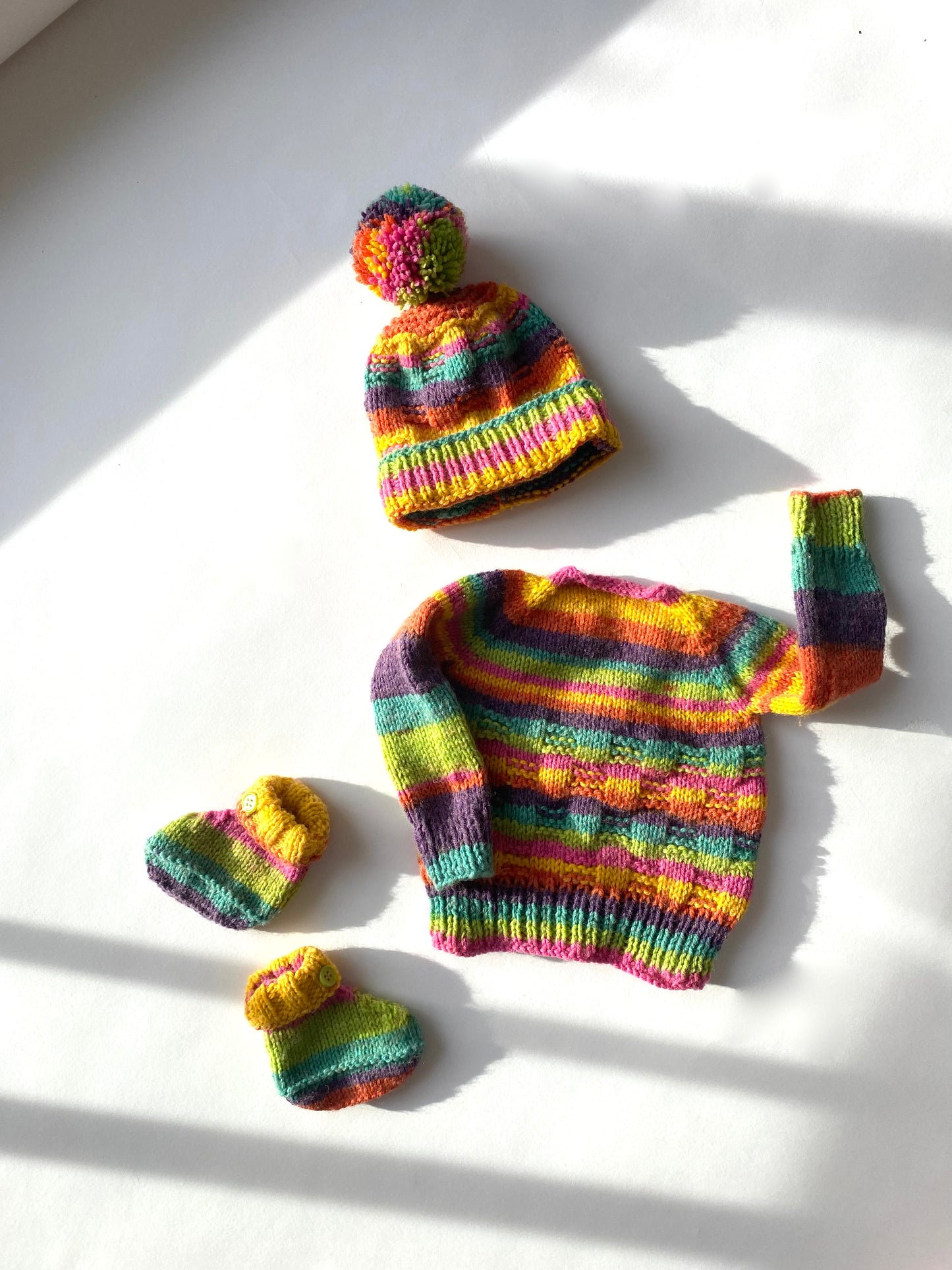 Rainbow knitted baby set age 0-3m
