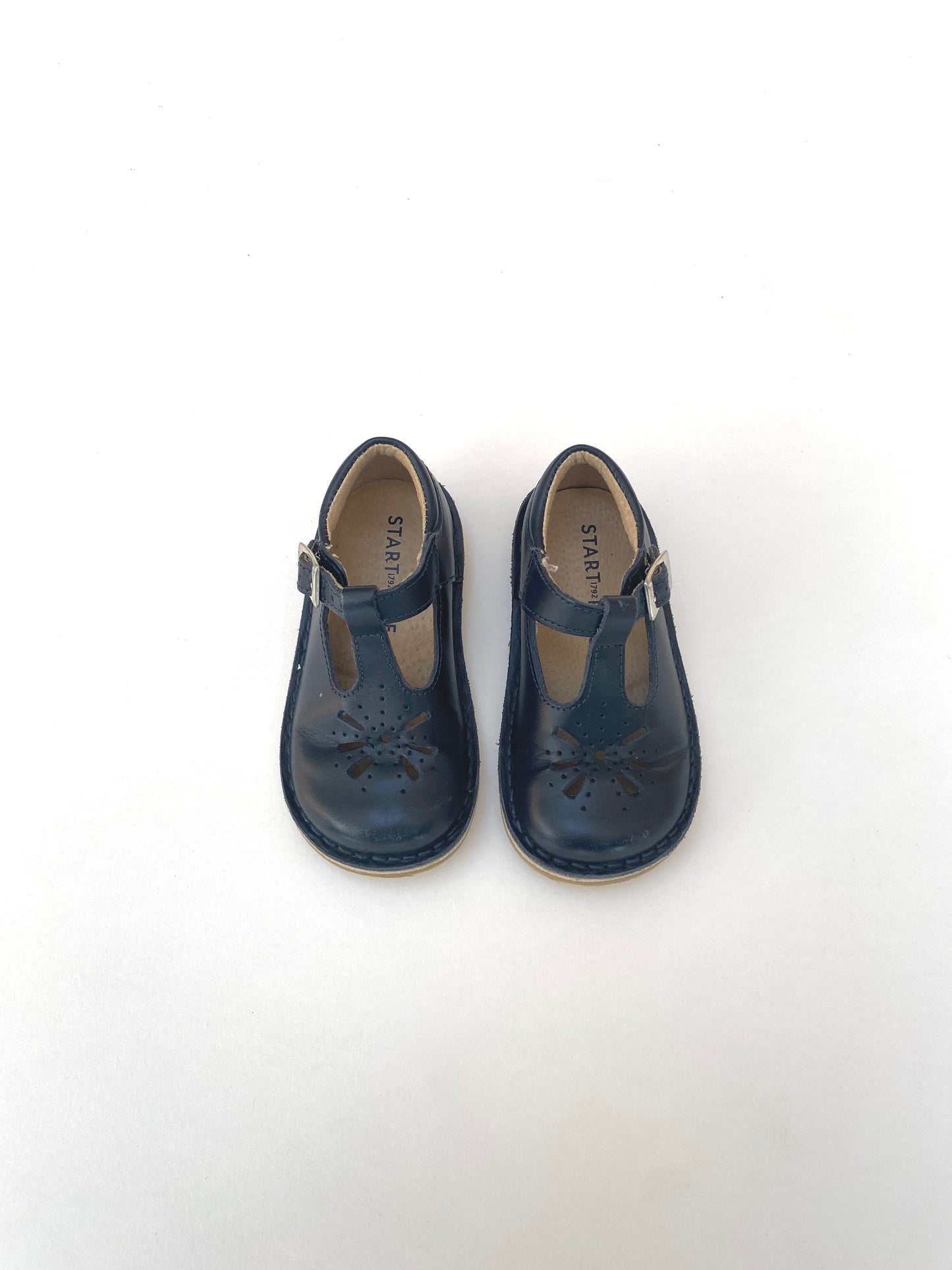 Navy Startrite Lottie shoes size 5