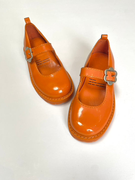 GAP orange patent flower buckle shoes Size 9