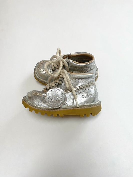 Silver Kickers Size 6