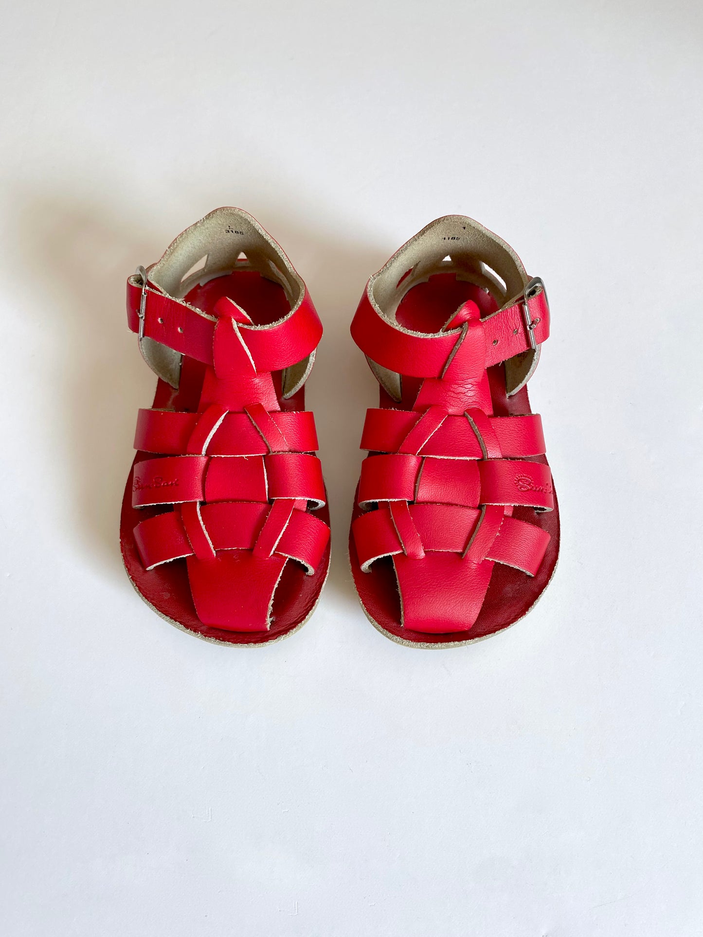 Saltwater sandals Size 6