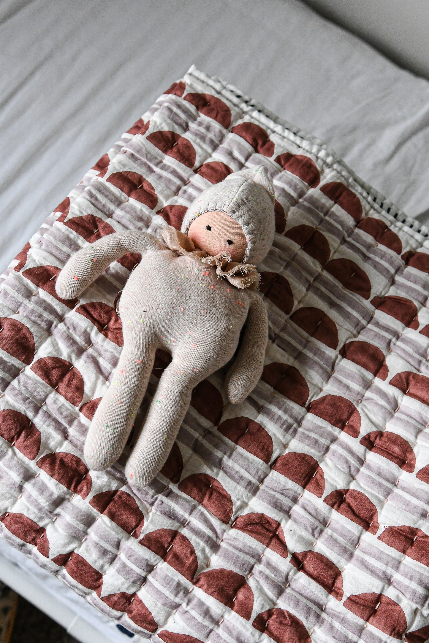 Mini scallop & stripe printed quilt