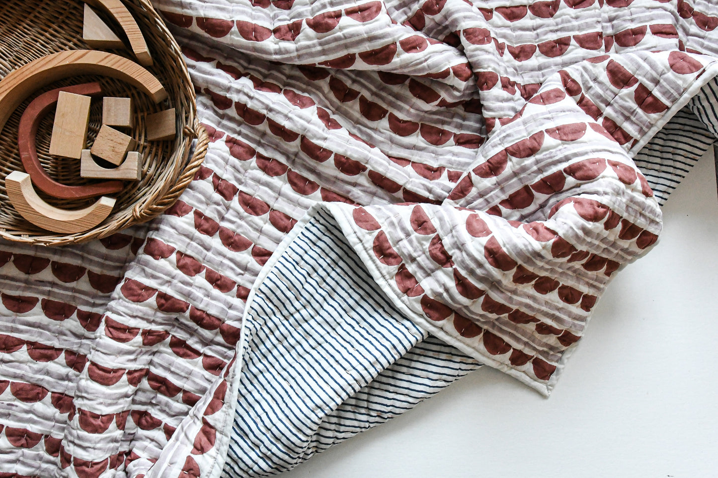 Mini scallop & stripe printed quilt